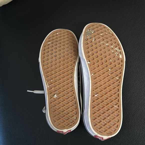 Vans - Picture 2 of 5